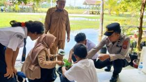 Polri-edukasi-kesehatan-kepada-para-siswa-SMP-Negeri-4-Tanjung-Beringin.jpg