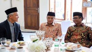 Potret-Menko-Polhukam-Mahfud-MD-dan-Gubernur-Jawa-Tengah-Ganjar.jpg