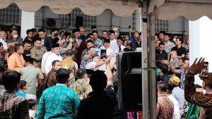 Prabowo-Serahkan-Batuan-Masjid-Agung-Medan.jpg