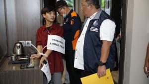 Prarekonstruksi-peredaran-sabu-41-kilogram-di-kamar-VIP-Hotel-Golden-Eleven.jpg