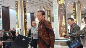 Presiden-RI-Joko-Widodo-usai-menghadiri-Peringatan-HUT-ke-56-ASEAN-di-Jakarta-Selasa-882023.jpg