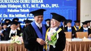 Prof-Muslikhin-Hidayat-50-dan-Prof-Ria-Millati-51.jpg