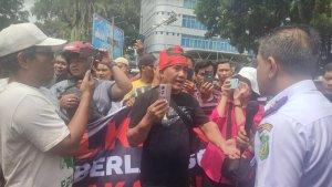 Puluhan-juru-parkir-Kota-Medan-mendatangi-kantor-Wali-Kota.jpg