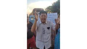 Puluhan-warga-Kelurahan-Pekan-Labuhan-Kota-Medan-memblokir-jalan.jpg