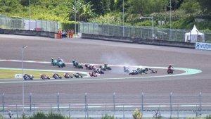 Race-2-WSBK-Mandalika-2023-2-Crash-Terjadi.jpg