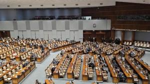 Rapat-DPR-RI-gedung-parlemen.jpg