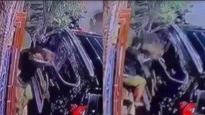 Rekaman-CCTV-maling-bobol-kaca-mobil-dan-larikan-tas-berisi-uang.jpg