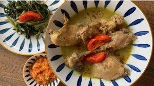 Resep Opor Ayam Kampung Kuah Kuning yang Bikin Ngiler