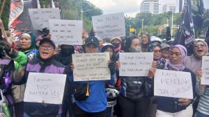 Ribuan-pengemudi-ojek-online-yang-tergabung-dalam-komunitas-URC-Bergerak-menggelar-aksi-damai.jpg