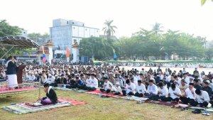 Ribuan-umat-Muslim-mengikuti-Salat-Idul-Adha-1444-Hijriah.jpg