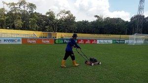 Rumput-Stadion-Baharoeddin-Siregar-Dipotong.jpg