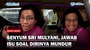 SENYUM-Sri-Mulyani-di-Tengah-Panasnya-Isu-Dirinya-Mundur-Dari-Kabinet-Saya-Bekerja.jpg