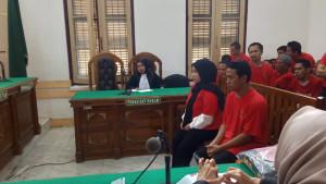 SIDANG-KASUS-ANAK-Najma-Hamida-21-bersama-abang.jpg