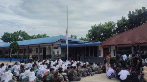 SMK-Negeri-1-Siantar-Berkabung-5-Guru-Meninggal-Kecelakaan-Kibarkan-Bendera-Setengah-Tiang.jpg