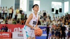 Satu-di-antara-penggawa-tim-Basket-putra-Chandra-Kumala-School-Frederick-Chang.jpg