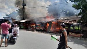 Sebanyak-10-kios-terbakar-di-Jalan-Kebun-Kopi-Desa-Marindal-I.jpg