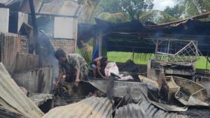 Sebanyak-10-kios-terbakar-di-Jalan-Kebun-Kopi-Desa-Marindal-I_111.jpg