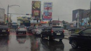 Sejumlah-kendaraan-roda-empat-melintas-di-Jalan-Setiabudi-pada.jpg