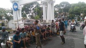 Sejumlah-kernet-truk-sampah-di-Kota-Binjai-Sumatera-Utara.jpg