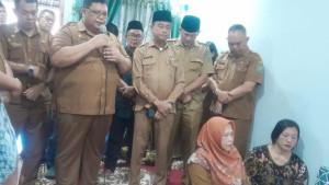 Sekda-Kabupaten-Simalungun-Mixnon-Andreas-Simamora-bersama-rombongan-pejabat-Pemkab.jpg
