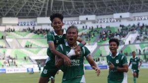 Seleberasi-pesepakbola-PSMS-Medan-Rudiyana-bersama-rekan-setimnya.jpg