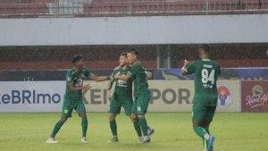 Selebrasi-pemain-Persebaya-Surabaya-setelah-mencetak-gol-melawan-Barito-Putera.jpg