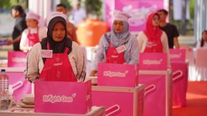 Seorang-peserta-tengah-menyiapkan-hidangan-dalam-Bright-Gas-Cooking-Competition.jpg