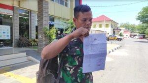 Serka-Holmes-Sitompul-personel-Kodam-I-Bukit-Barisan-saat-melaporkan-dokter-RS-Bina-Kasih.jpg