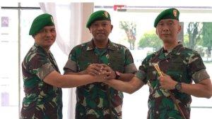 Sertijab-Letkol-Kav-Rinaldi-Irawan-ke-Letkol-Inf-Edi-Purwoko.jpg