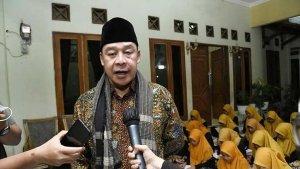 Sesepuh-Pondok-Buntet-Pesantren-KH-Adib-Rofiuddin-dcs.jpg