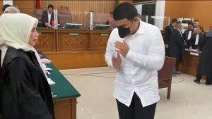 Shane-Lukas-terlihat-memohon-kepada-majelis-hakim.jpg
