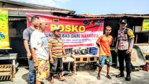 Sidabutar-memberikan-penyuluhan-bahaya-narkoba.jpg