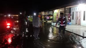 Sinergi-TNIPolri-memastikan-keamanan-dan-membantu-warga-terdampak.jpg