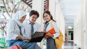 Siswa-SMA-belajar-contoh-soal-Tes-PemahamanBacaan.jpg