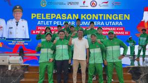Skuat-judo-Sumut-foto-bersama-seusai-pelepasan-kontingen.jpg