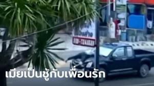 Suami-panjat-kap-mobil-setelah-istri-ngaku-pernah-selingkuh.jpg