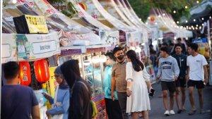 Suasana-Festival-Ramadan-Berkah-yang-ramai-dihadiri-oleh-pengunjung.jpg