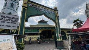 Suasana-Masjid-Lama-Gang-Bengkok-salah-satu-bukti-sejarah-yang-penuh-toleransi.jpg