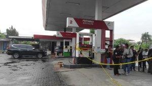 Suasana-Stasiun-Pengisian-Bahan-Bakar-Umum-SPBU-14201135-di-Jalan-Flamboyan.jpg