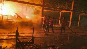 Suasana-blok-E-di-Pasar-Sidikalang-saat-terbakar-Kamis-2512024.jpg