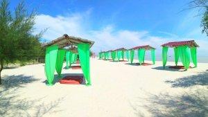 Suasana-di-Pantai-Romantis-yang-ada-di-Sei-Naga-Lawan.jpg
