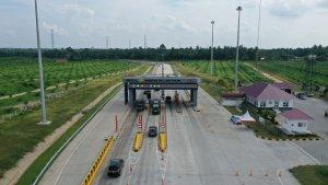 Suasana-di-gerbang-tol-lima-puluh.jpg