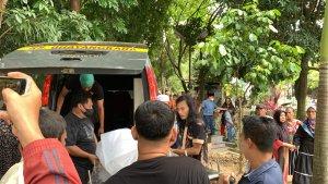 Suasana-di-pemakaman-sebelum-dimakamkan-di-TPU.jpg