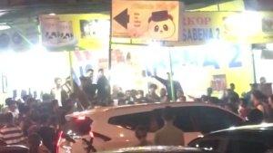 Suasana-keributan-di-warung-kopi-Warkop-Faisal-Sabena-di-Jalan-Haji-Misbah.jpg