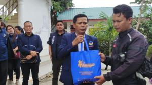 Suasana-pemberian-sembako-oleh-kader-Partai-NasDem-di-Toba-Sabtu-25102025.jpg