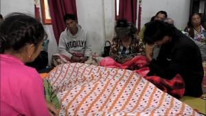 Suasana-rumah-duka-pada-Minggu-2072025-Korban-dimakamkan-pada-hari-yang-sama.jpg