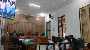 Suasana-sidang-dengan-agenda-tuntutan-terhadap.jpg