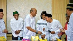 Syah-Afandin-SH-menerim.jpg