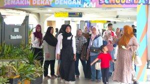 TIKET-KAI-Suasana-stasiun-KAI-Medan-pada-momentum-libur-sekolah.jpg