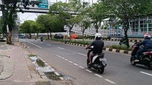 TRAGIS-Mata-Pengendara-Motor-Tertusuk-Batang-Spion-Usai-Hindari-Angkot-tak-Ada-yang-Berani-Nolong.jpg